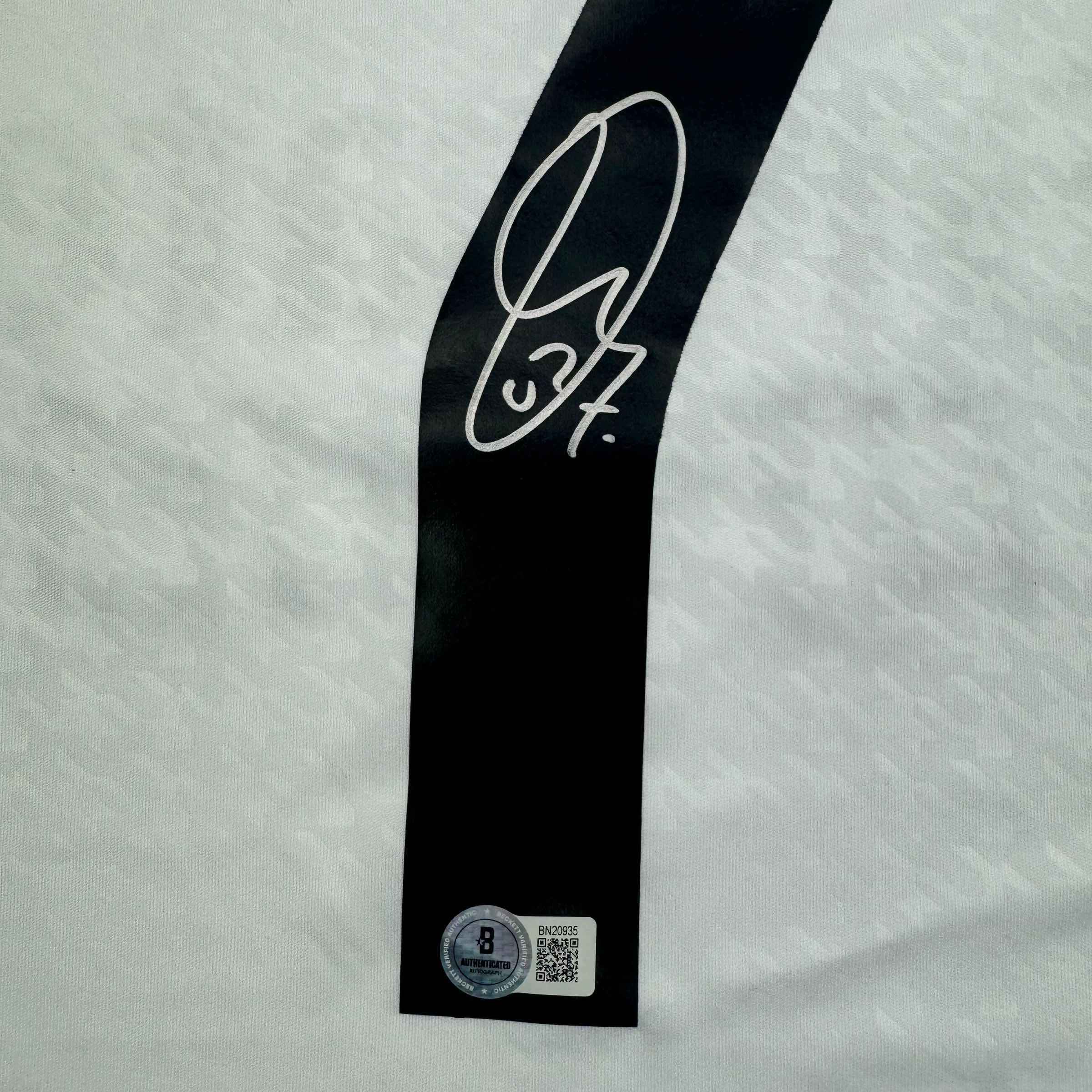 Framed Autographed/Signed Vini Vinicius Jr. #7 35x39 Real Madrid White Soccer Jersey Beckett BAS COA