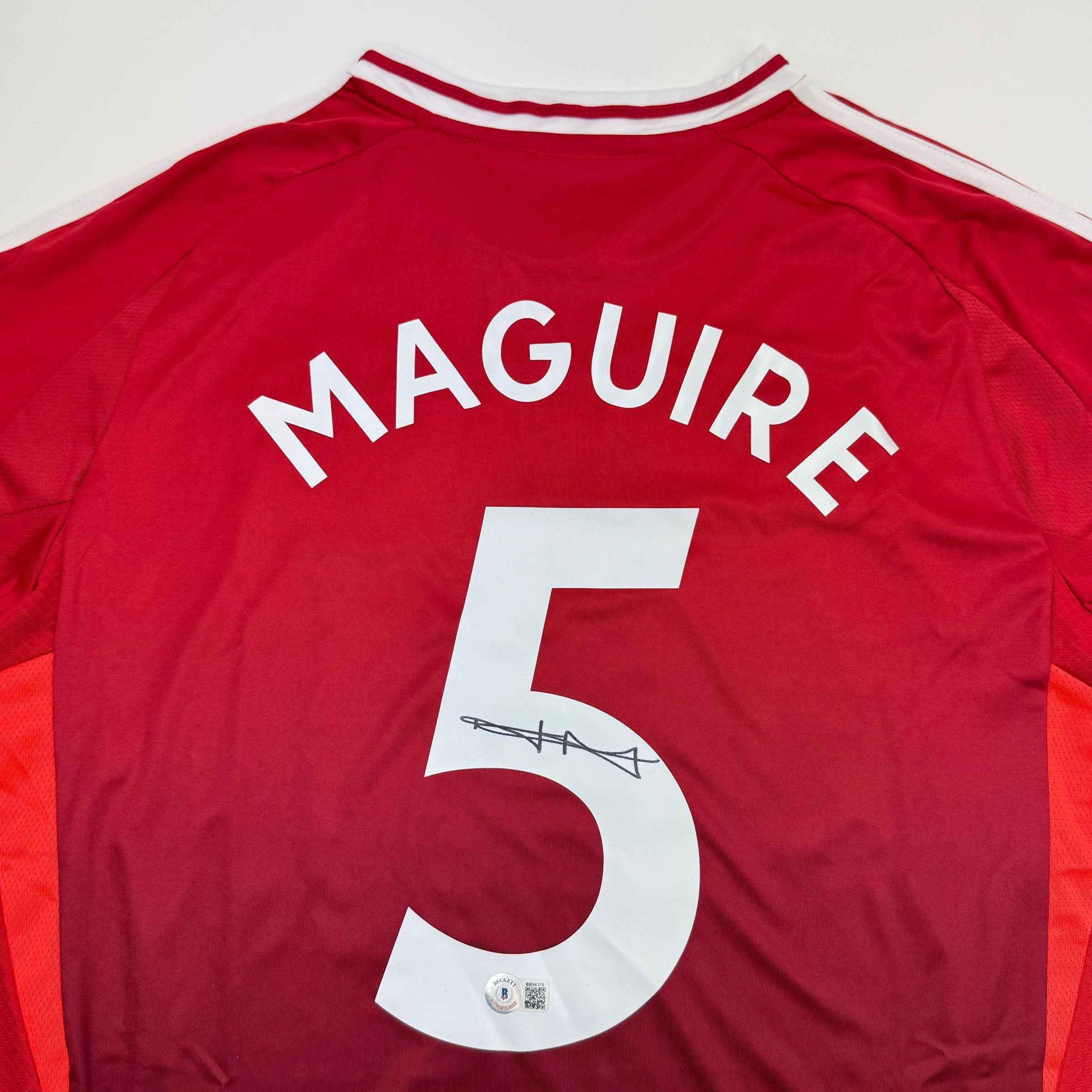 Autographed/Signed Harry Maguire Manchester United Red Soccer Jersey Beckett BAS COA