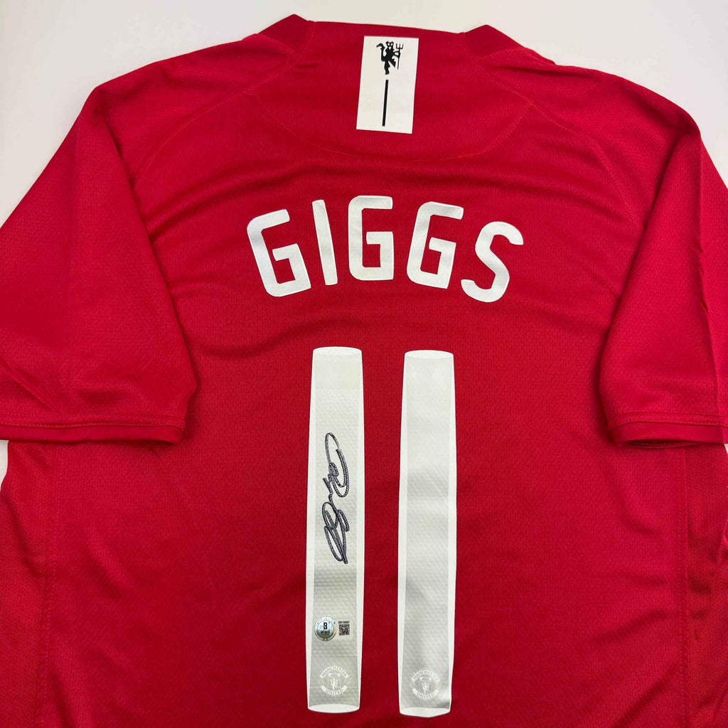 Autographed/Signed Ryan Giggs Manchester United Red Soccer Jersey Beckett BAS COA
