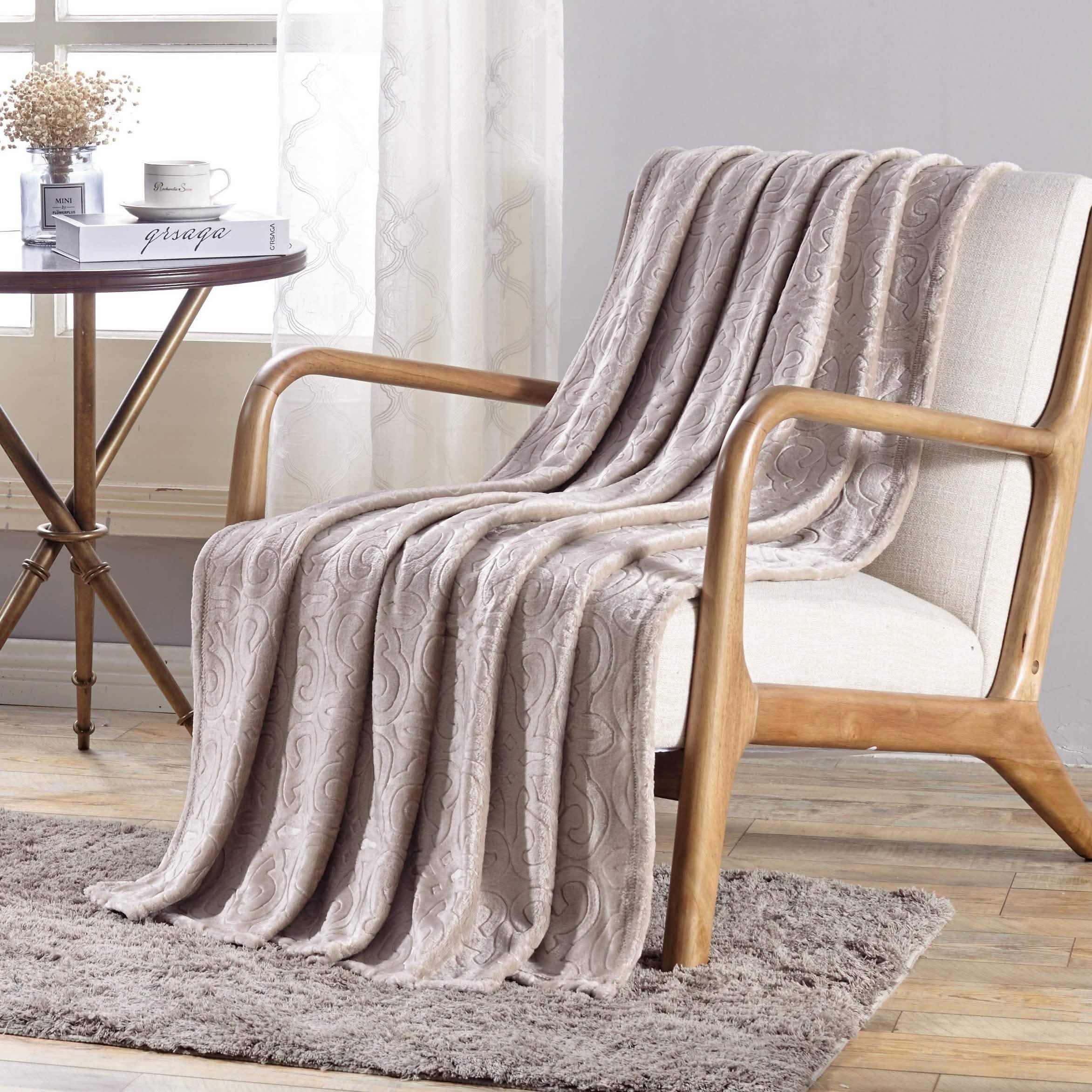 Dama Flannel Fleece Blanket
