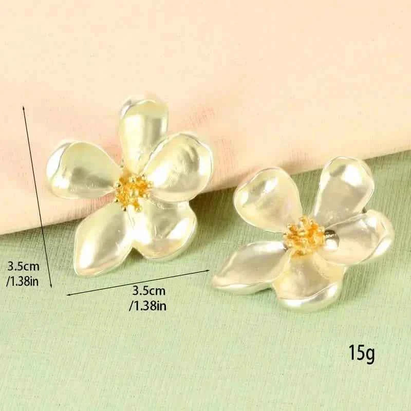 Vintage French-style Golden Flower Earrings
